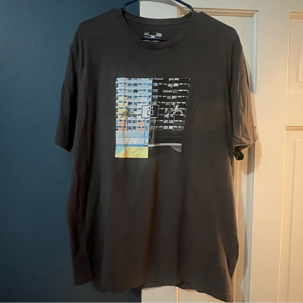 Under Armour Dark Grey Graphic Basketball Court Tee - Men’s Large